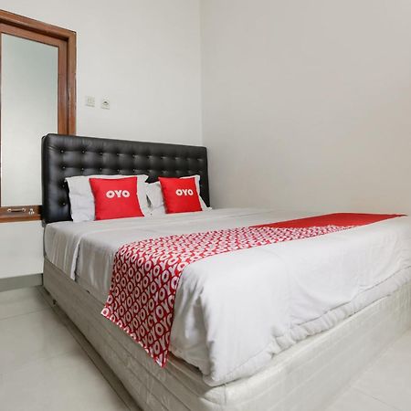 Super Oyo 3838 Tamansari Guest House Solo Esterno foto