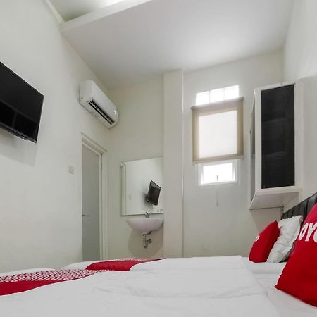 Super Oyo 3838 Tamansari Guest House Solo Esterno foto